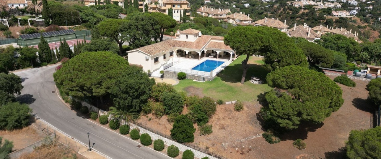 Resale - Villa - Marbella - Elviria