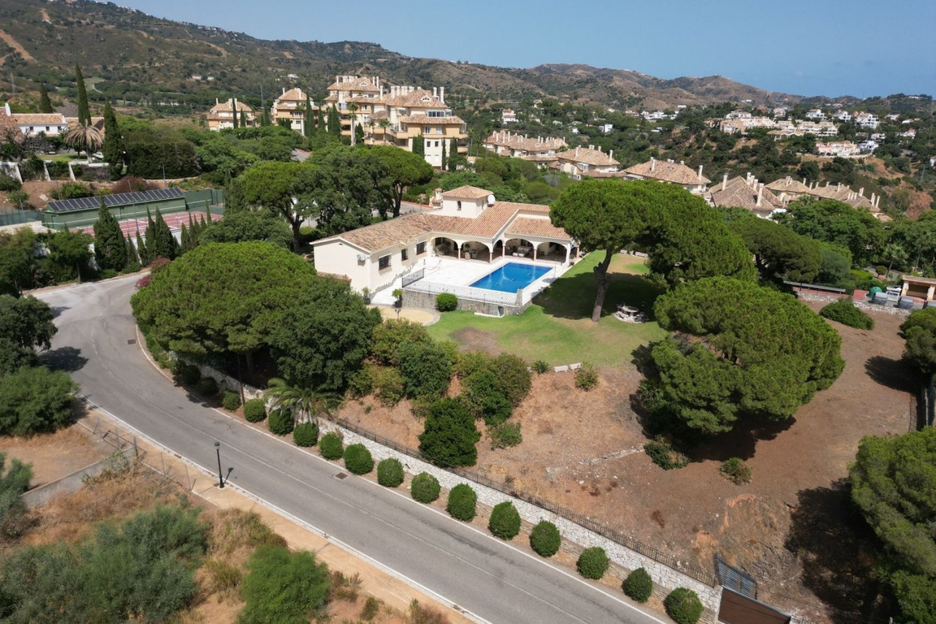 Resale - Villa - Marbella - Elviria