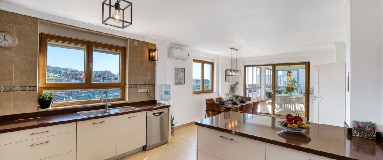 Resale - Villa - Marbella - Elviria