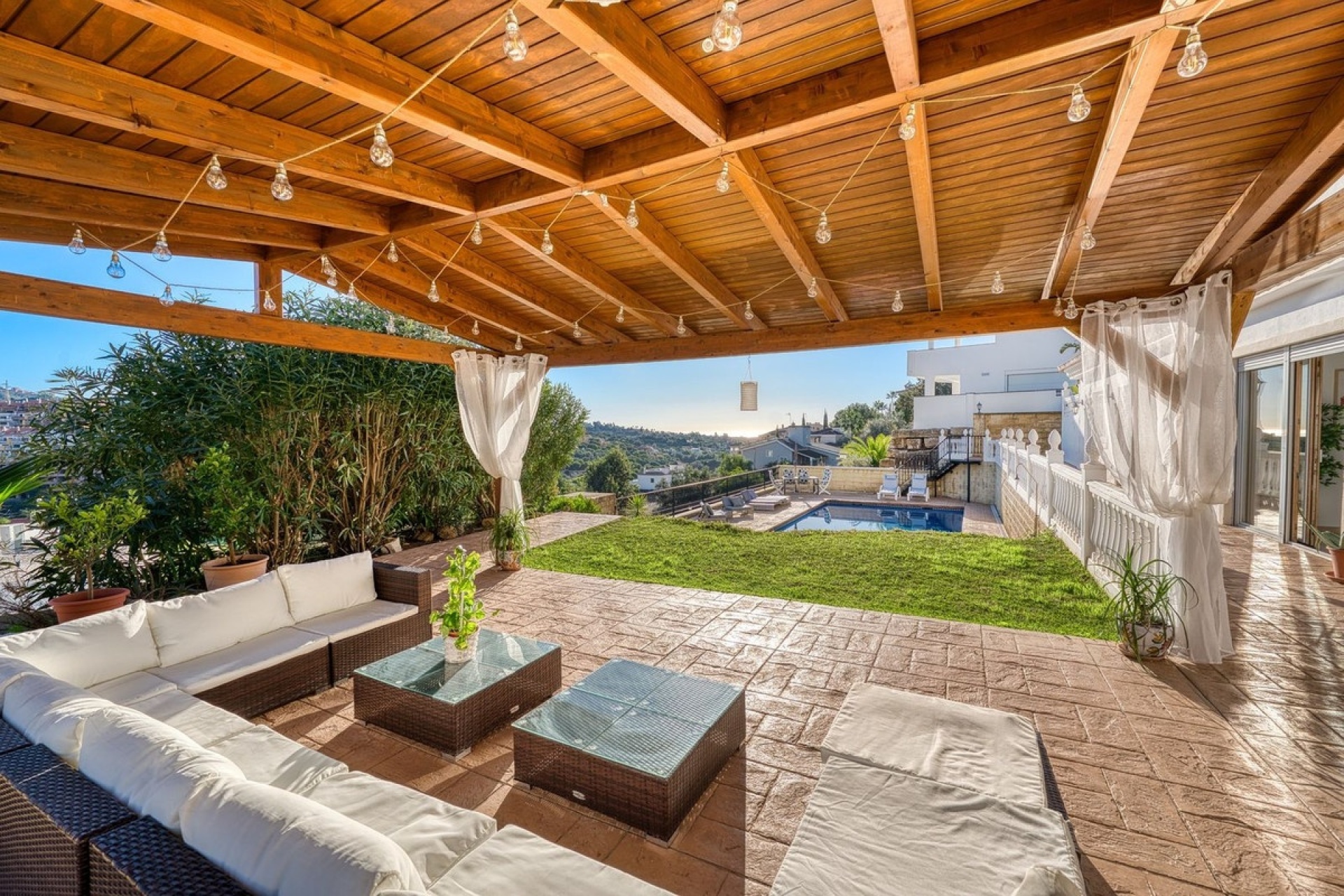 Resale - Villa - Marbella - Elviria