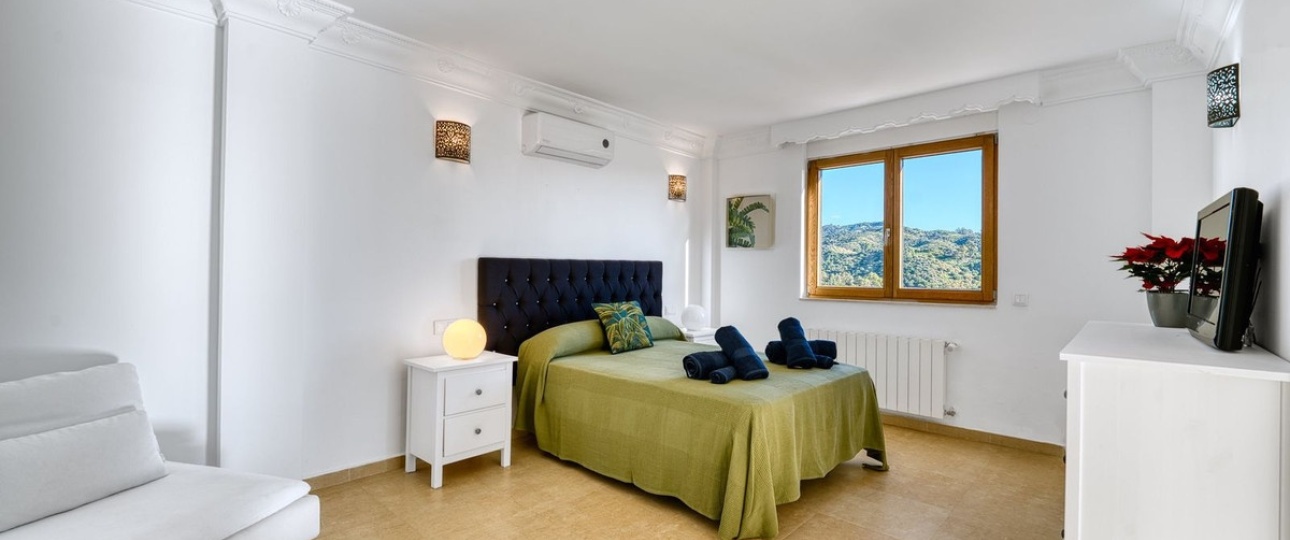 Resale - Villa - Marbella - Elviria