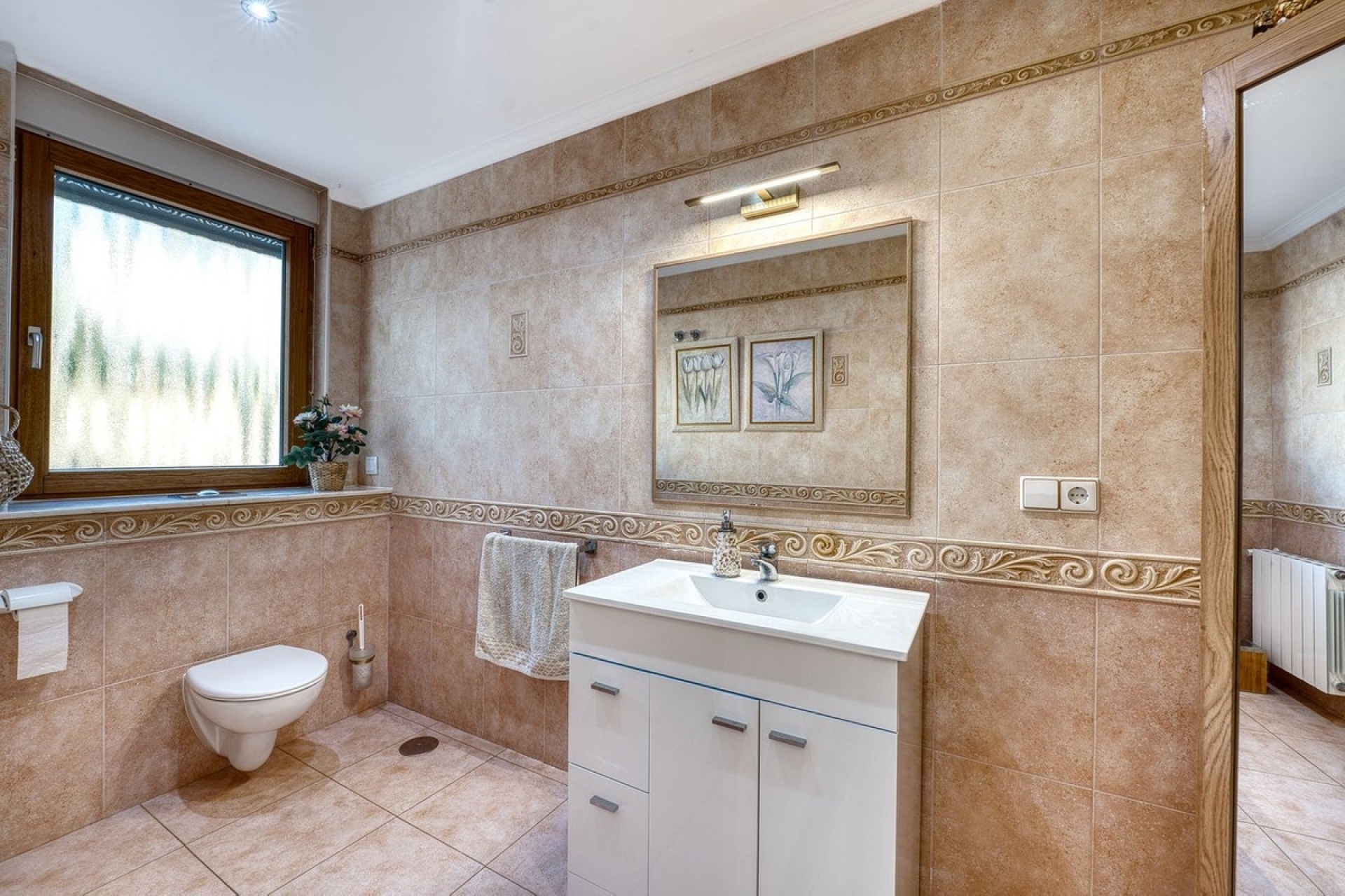 Resale - Villa - Marbella - Elviria