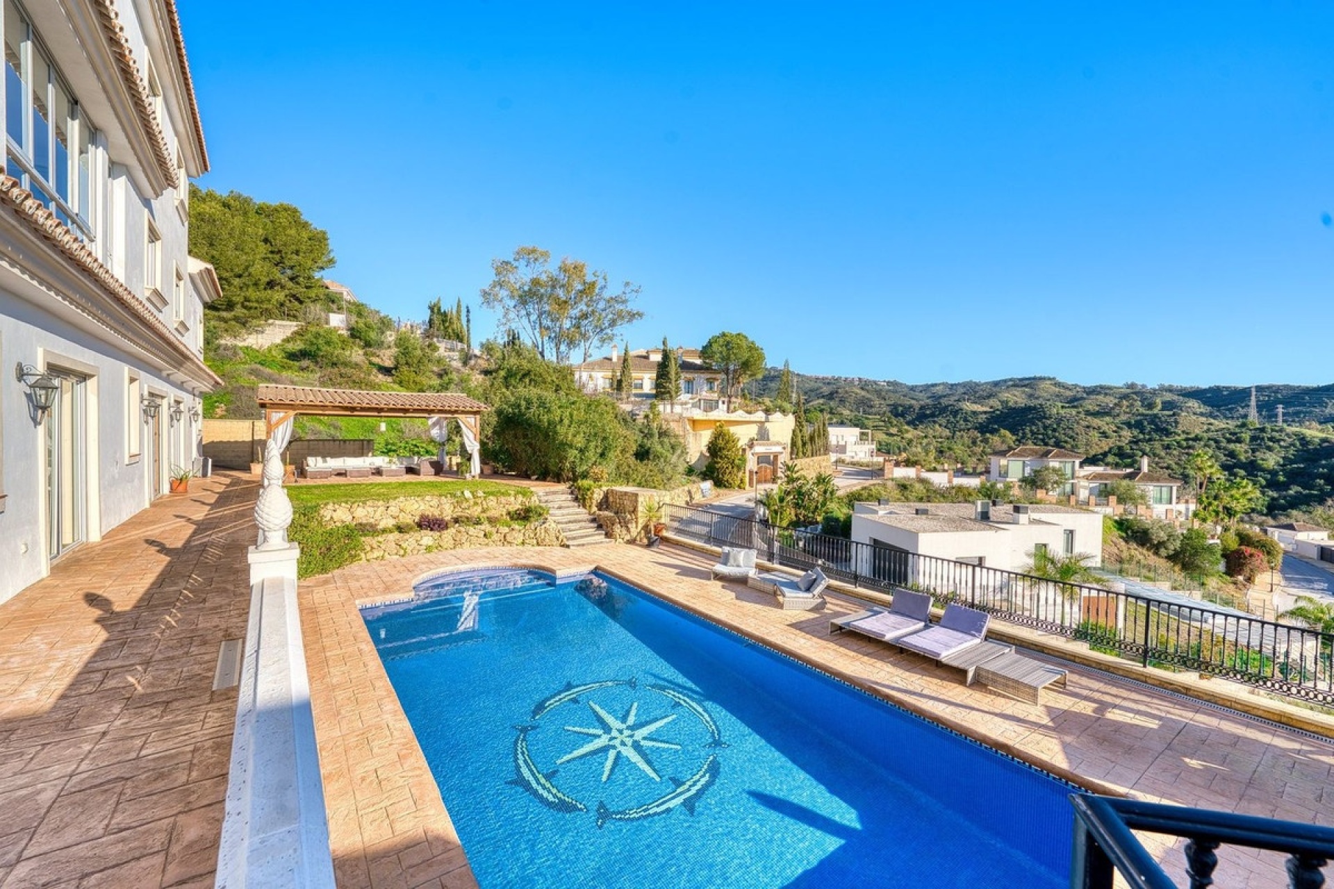 Resale - Villa - Marbella - Elviria