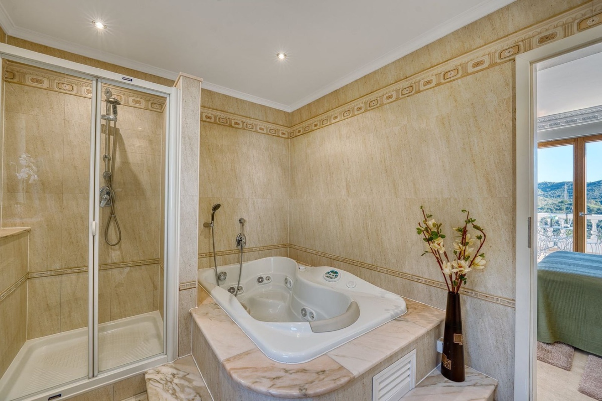 Resale - Villa - Marbella - Elviria