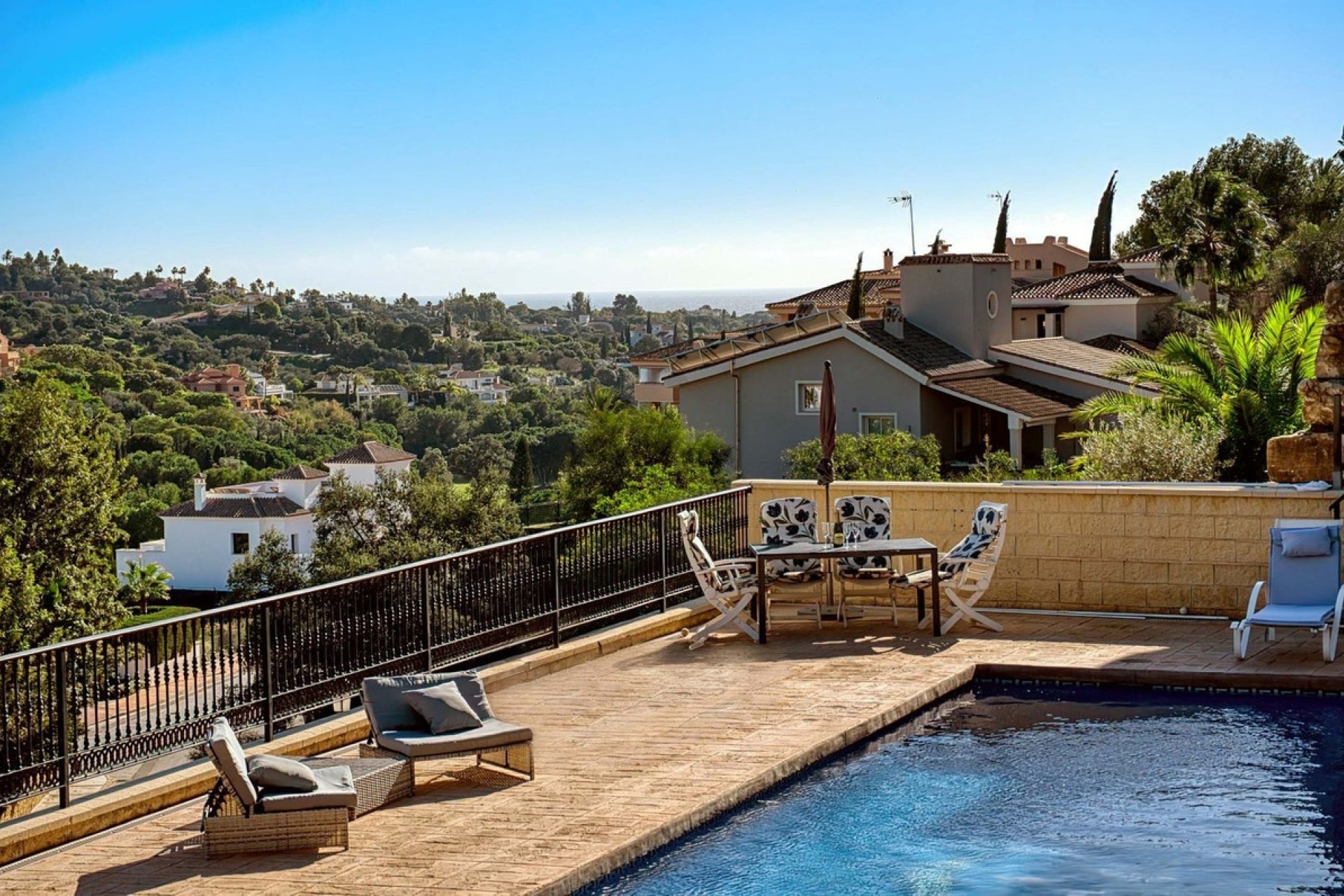 Resale - Villa - Marbella - Elviria