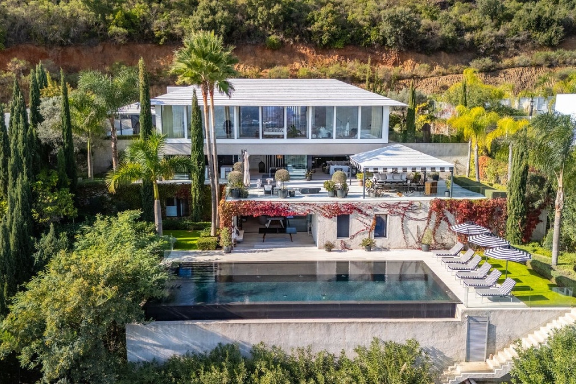 Resale - Villa - Marbella - Elviria