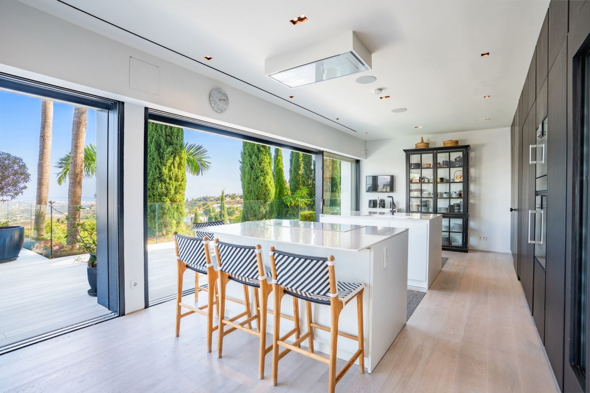 Resale - Villa - Marbella - Elviria
