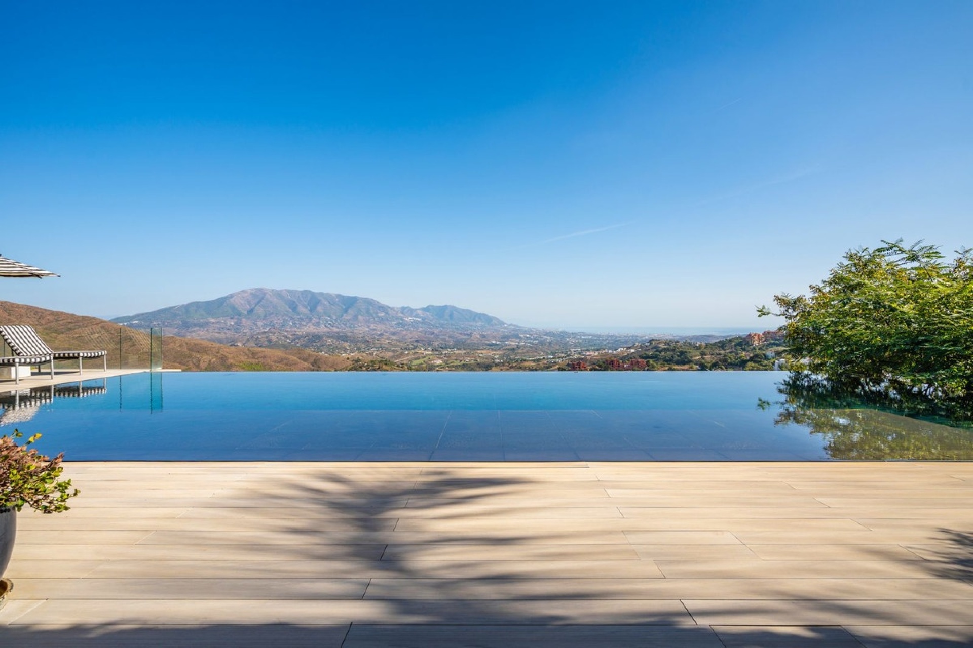 Resale - Villa - Marbella - Elviria