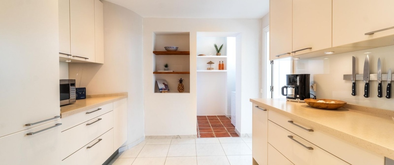 Resale - Villa - Marbella - Elviria