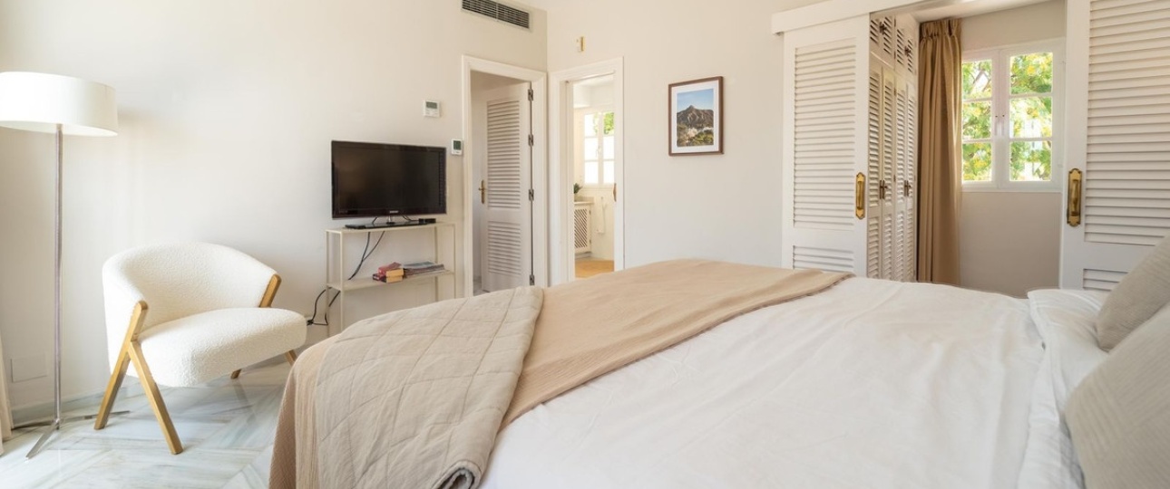 Resale - Villa - Marbella - Elviria