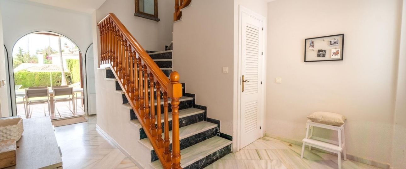 Resale - Villa - Marbella - Elviria
