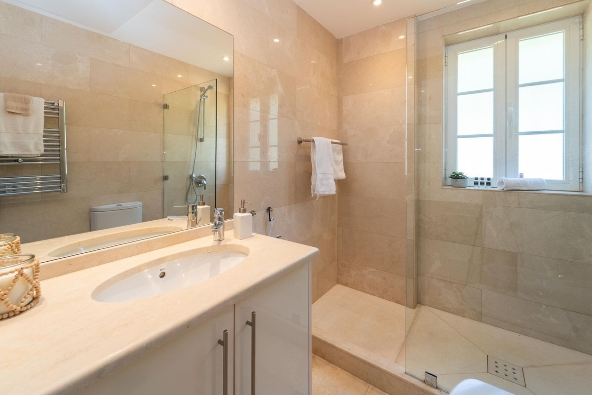 Resale - Villa - Marbella - Elviria