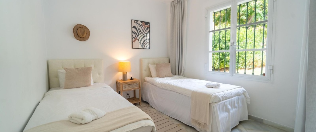Resale - Villa - Marbella - Elviria