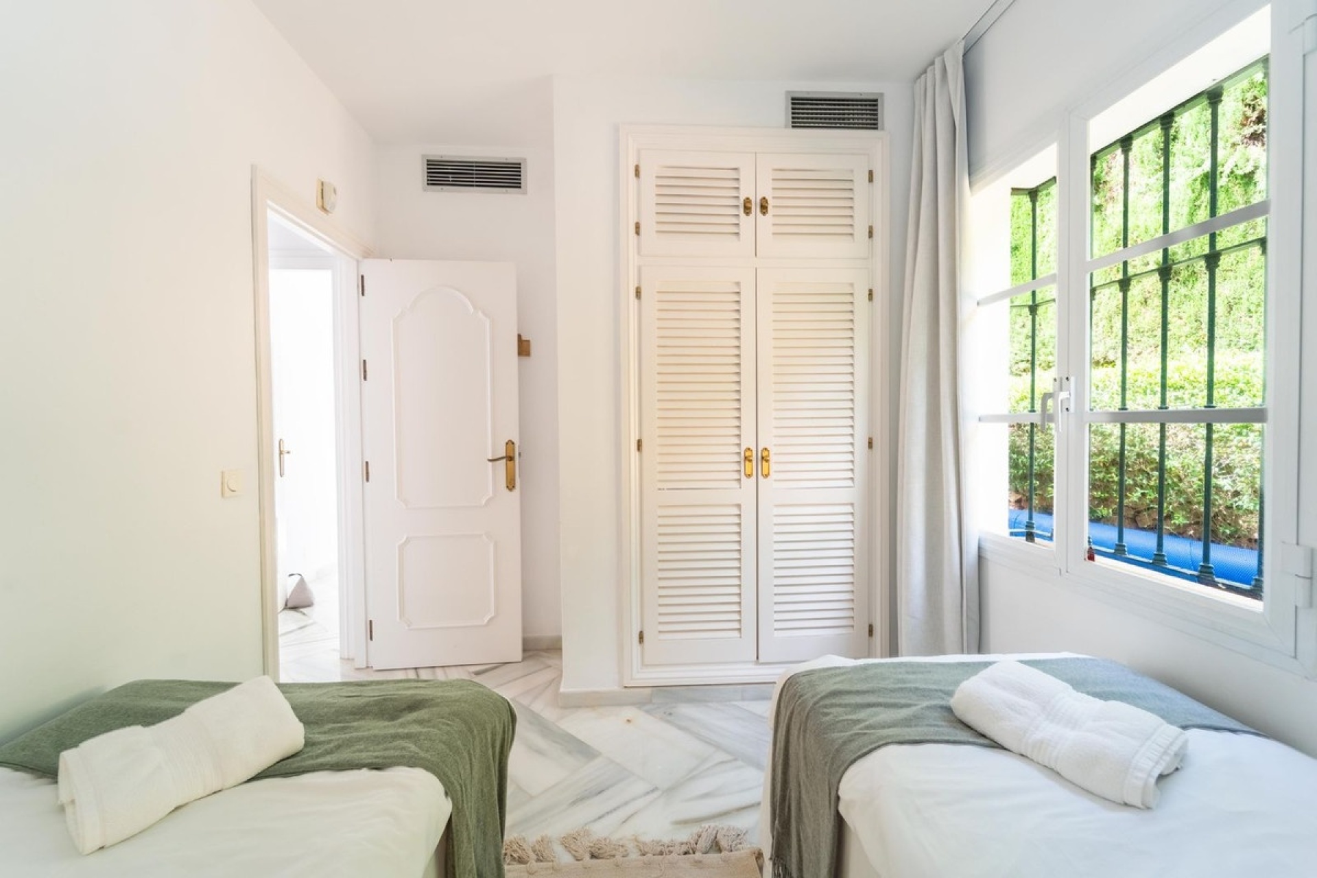 Resale - Villa - Marbella - Elviria