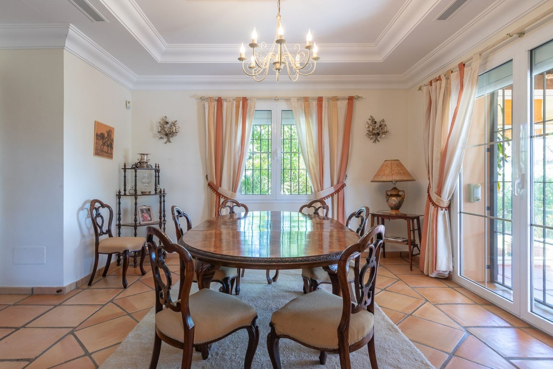 Resale - Villa - Marbella - Elviria