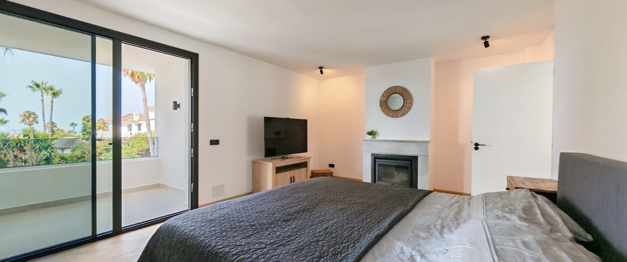 Resale - Villa - Marbella - Elviria