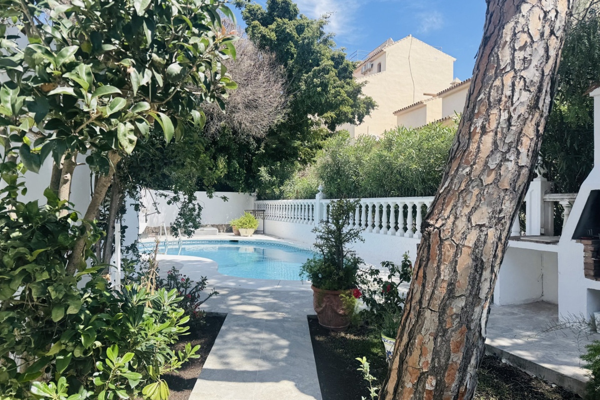 Resale - Villa - Marbella - Elviria