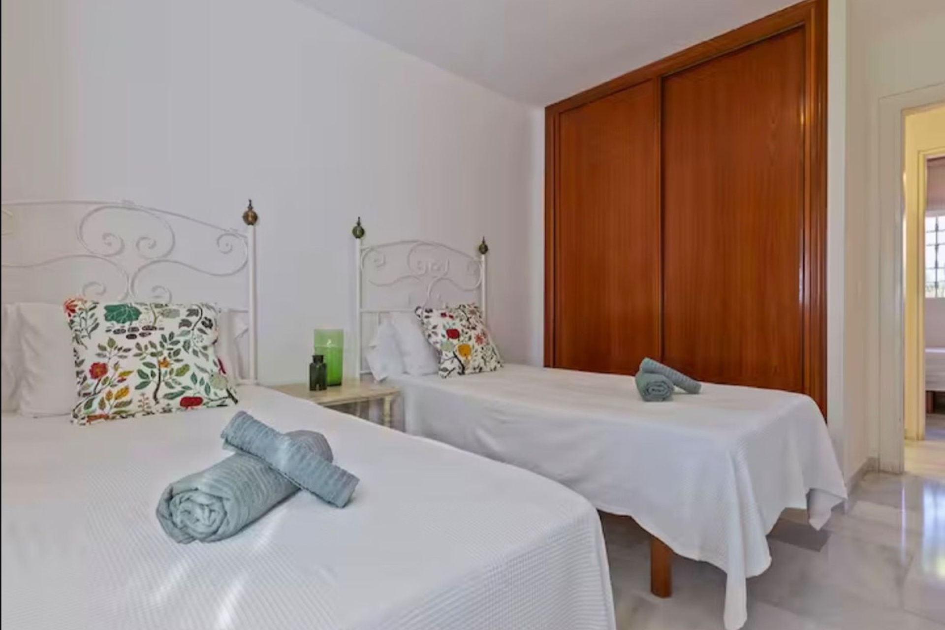 Resale - Villa - Marbella - Elviria