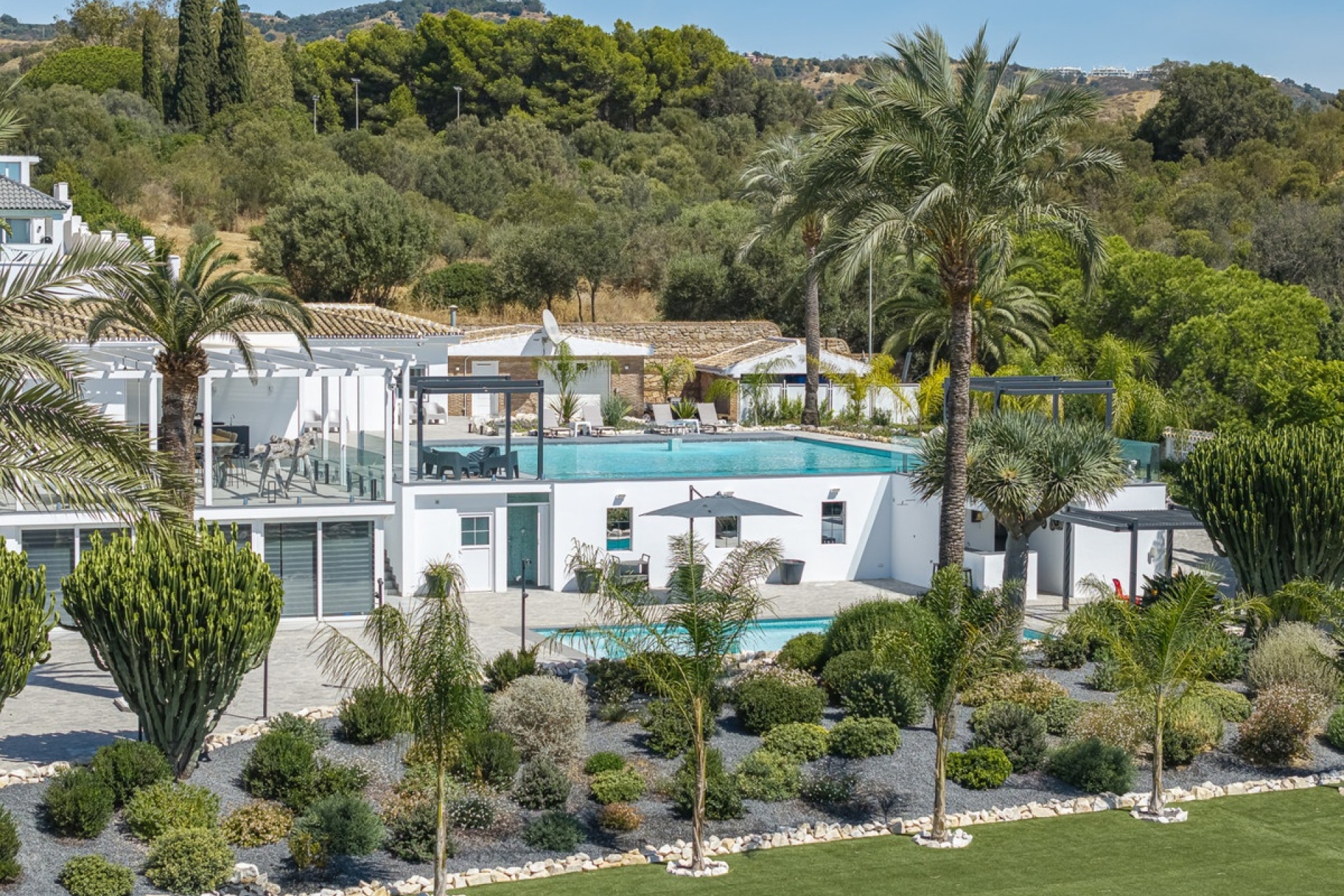 Resale - Villa - Marbella - Elviria