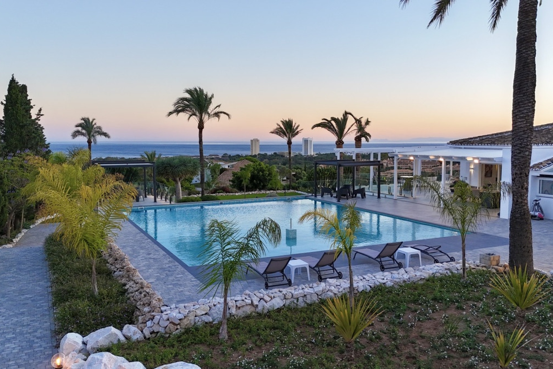 Resale - Villa - Marbella - Elviria