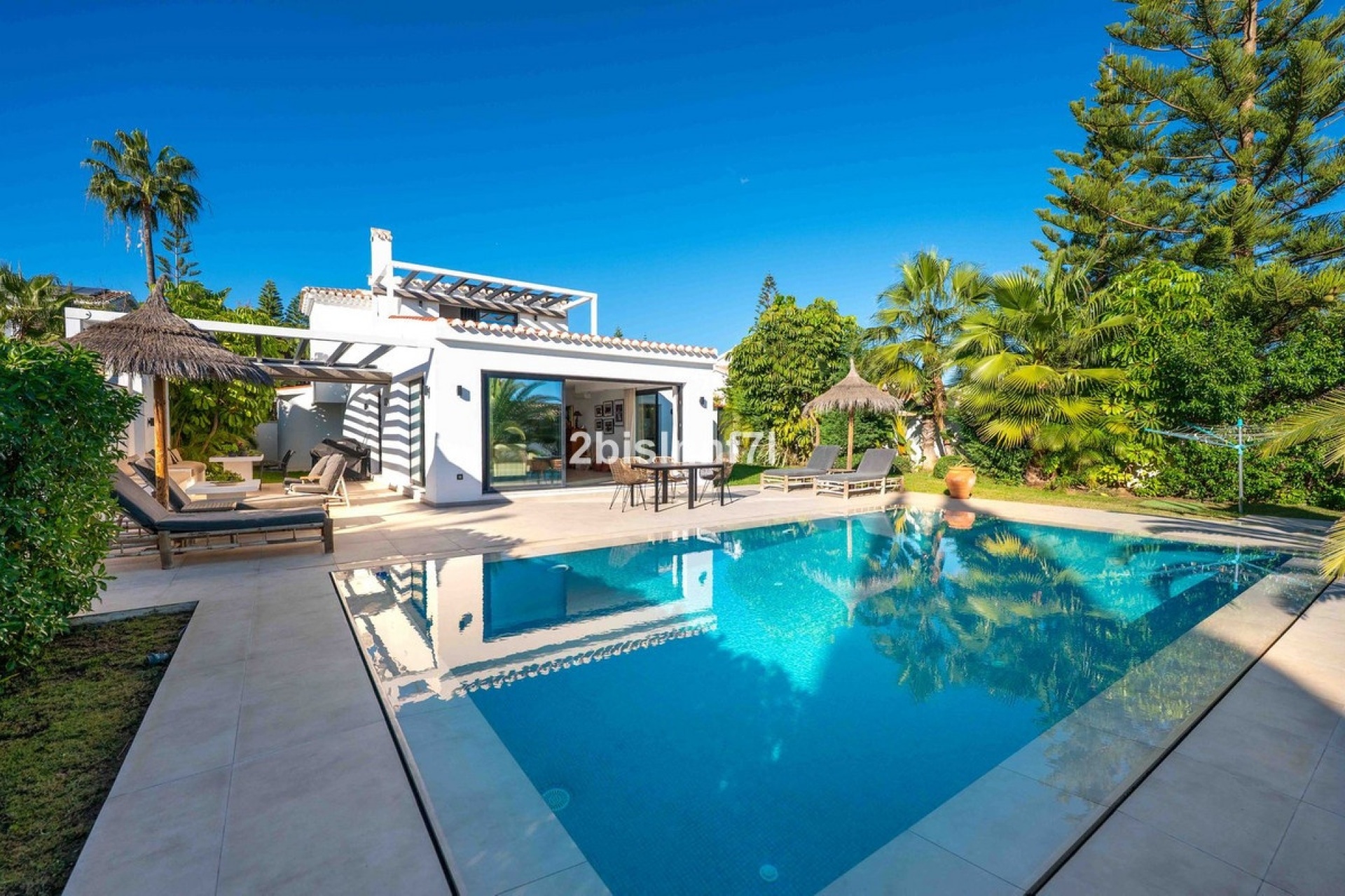 Resale - Villa - Marbella - Elviria