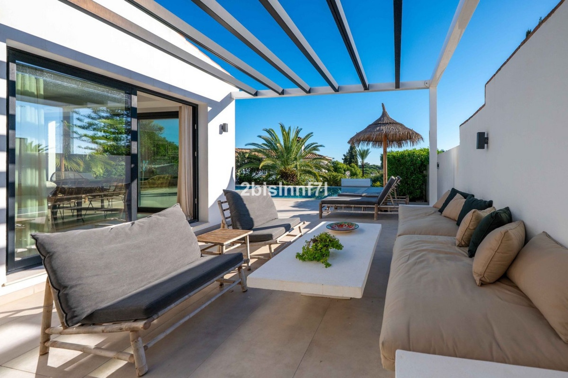 Resale - Villa - Marbella - Elviria