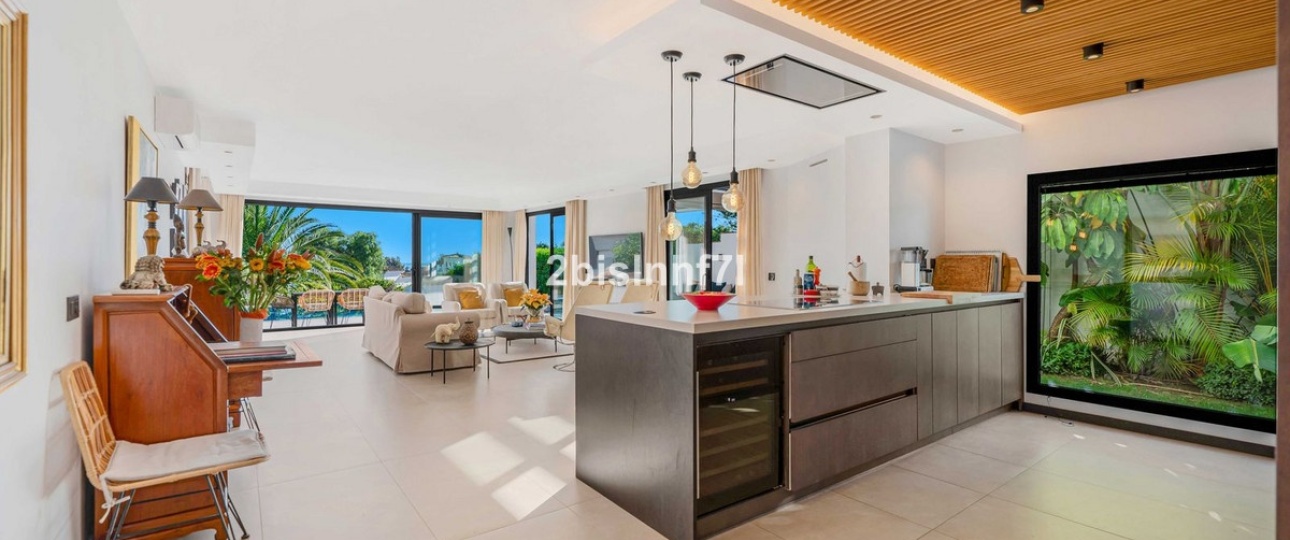 Resale - Villa - Marbella - Elviria