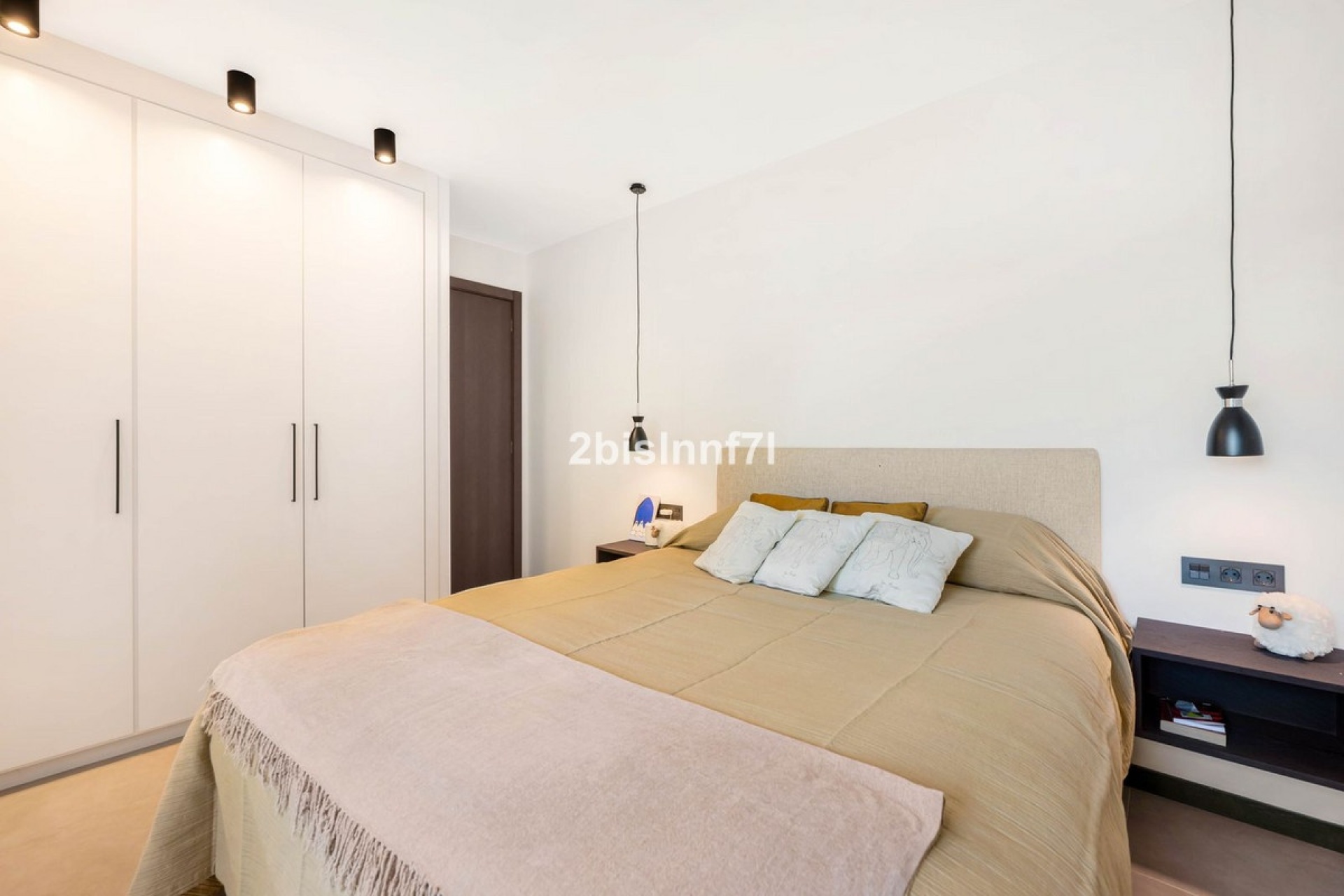 Resale - Villa - Marbella - Elviria