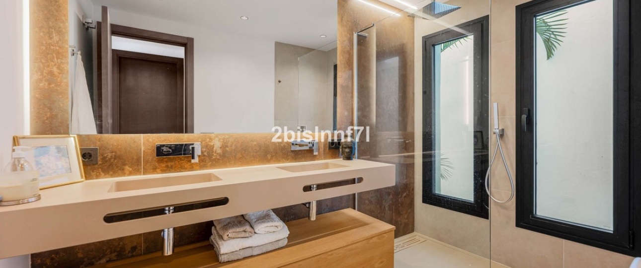 Resale - Villa - Marbella - Elviria