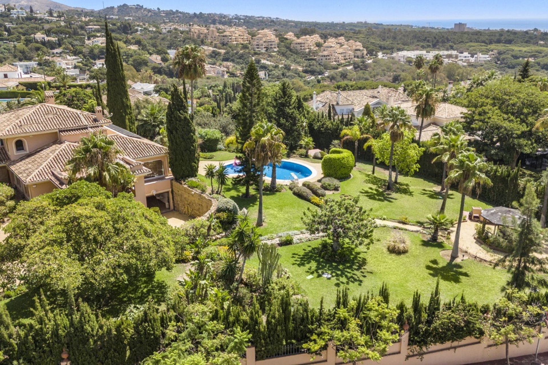 Resale - Villa - Marbella - Elviria