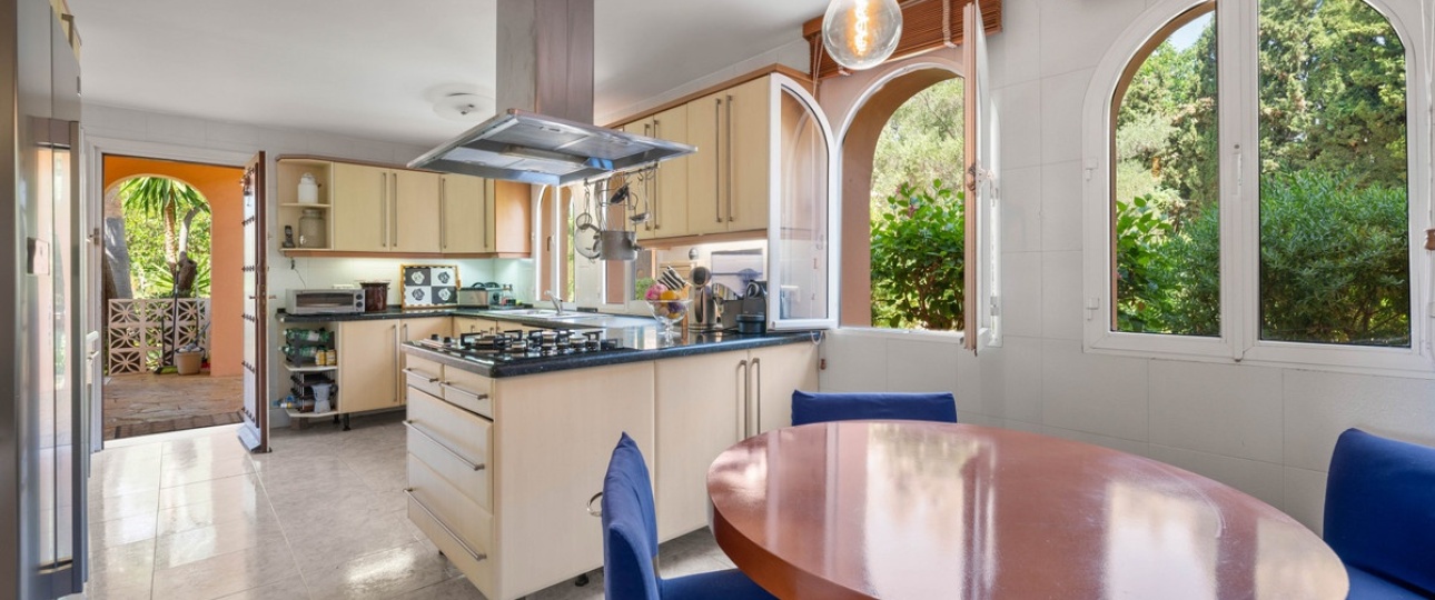 Resale - Villa - Marbella - Elviria