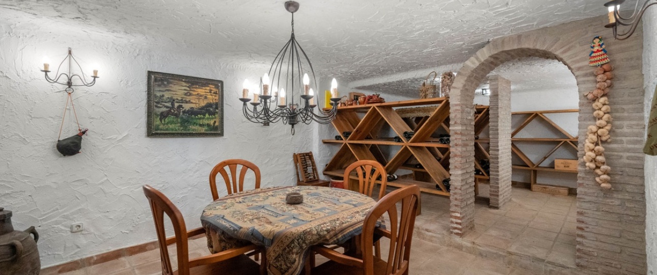 Resale - Villa - Marbella - Elviria