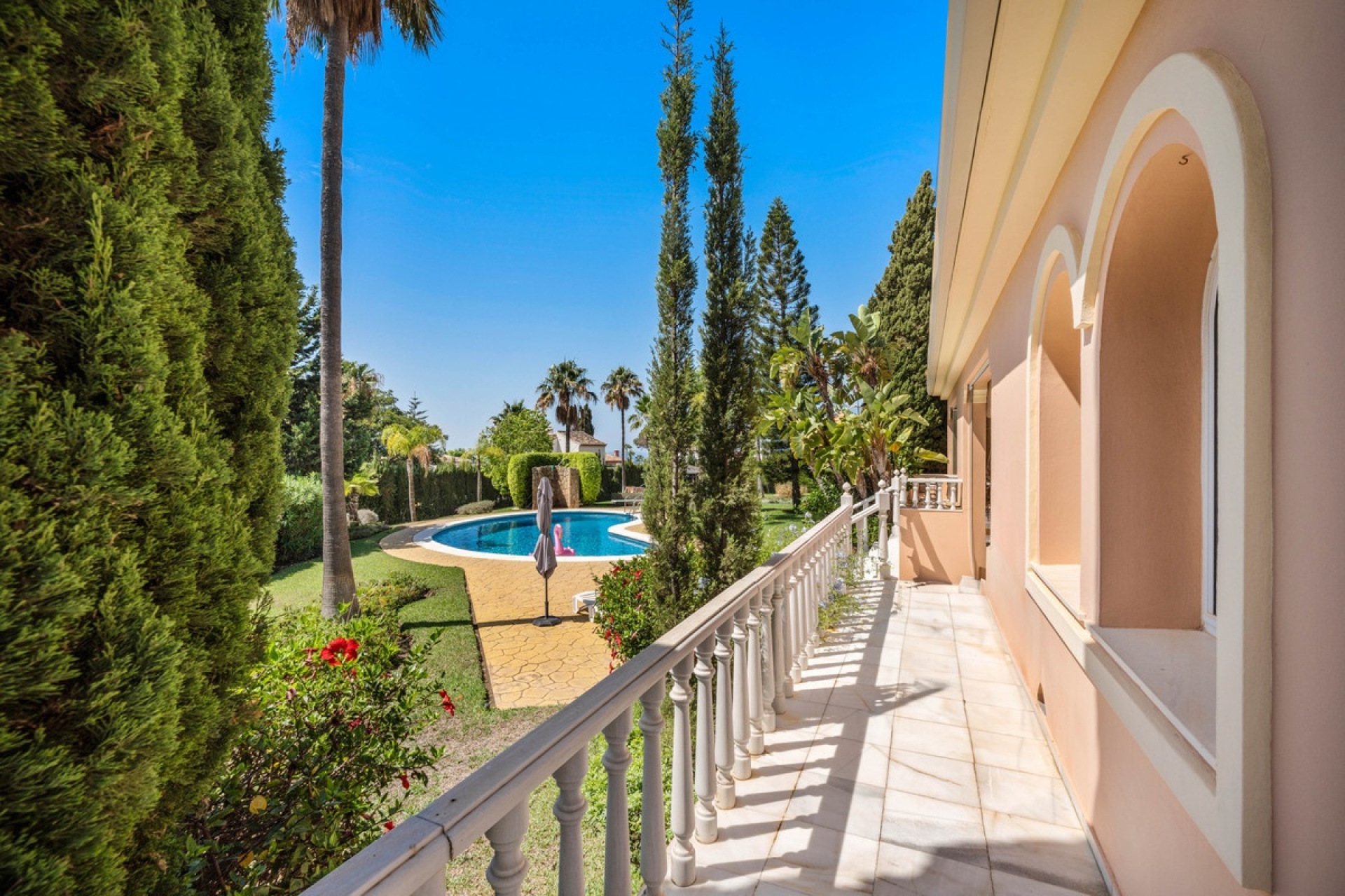 Resale - Villa - Marbella - Elviria