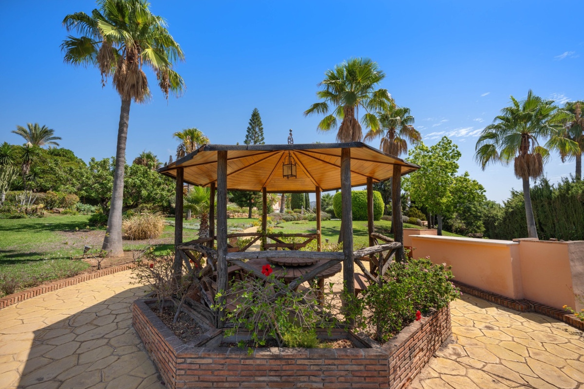 Resale - Villa - Marbella - Elviria