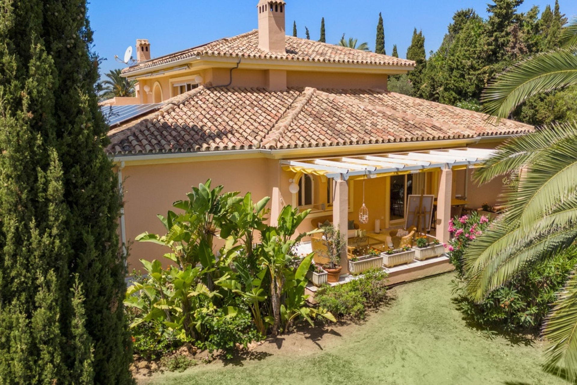 Resale - Villa - Marbella - Elviria