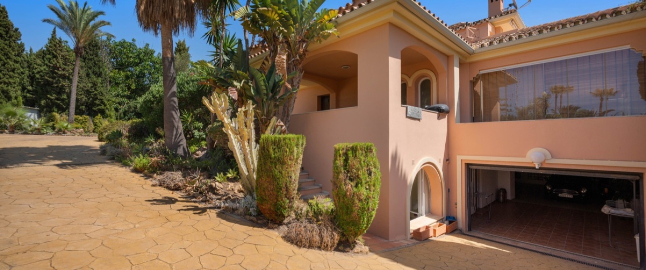 Resale - Villa - Marbella - Elviria
