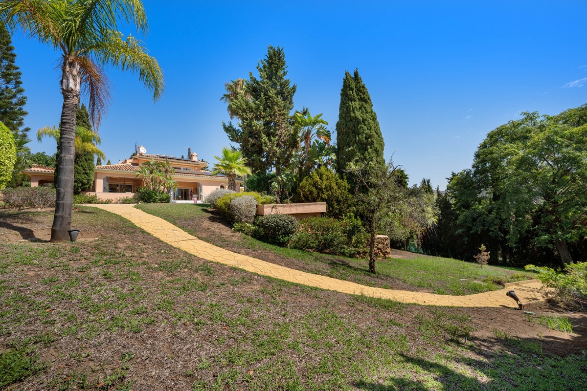 Resale - Villa - Marbella - Elviria