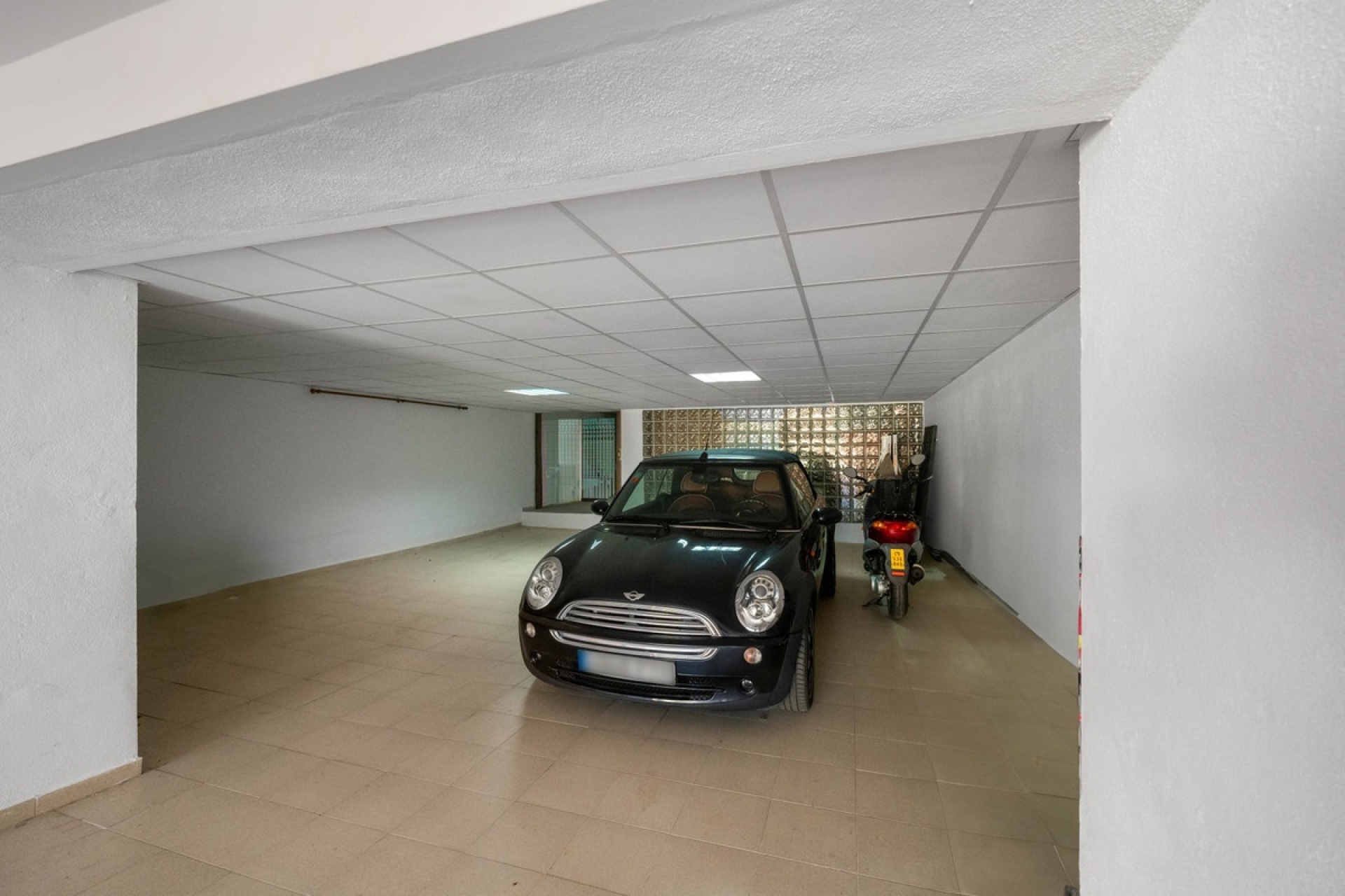 Resale - Villa - Marbella - Elviria