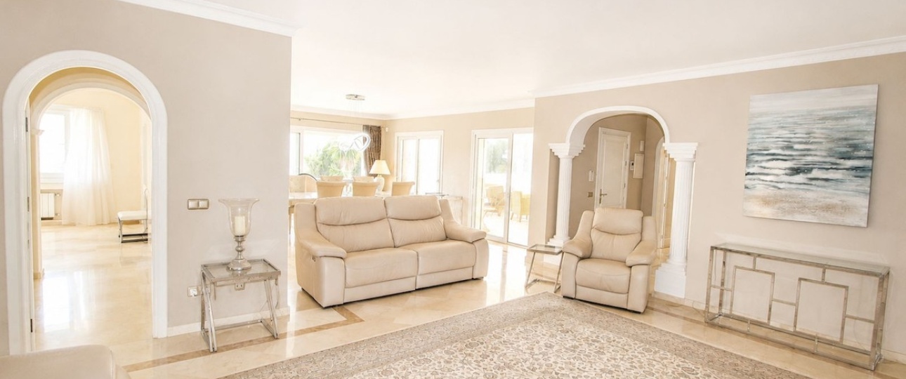 Resale - Villa - Marbella - Elviria