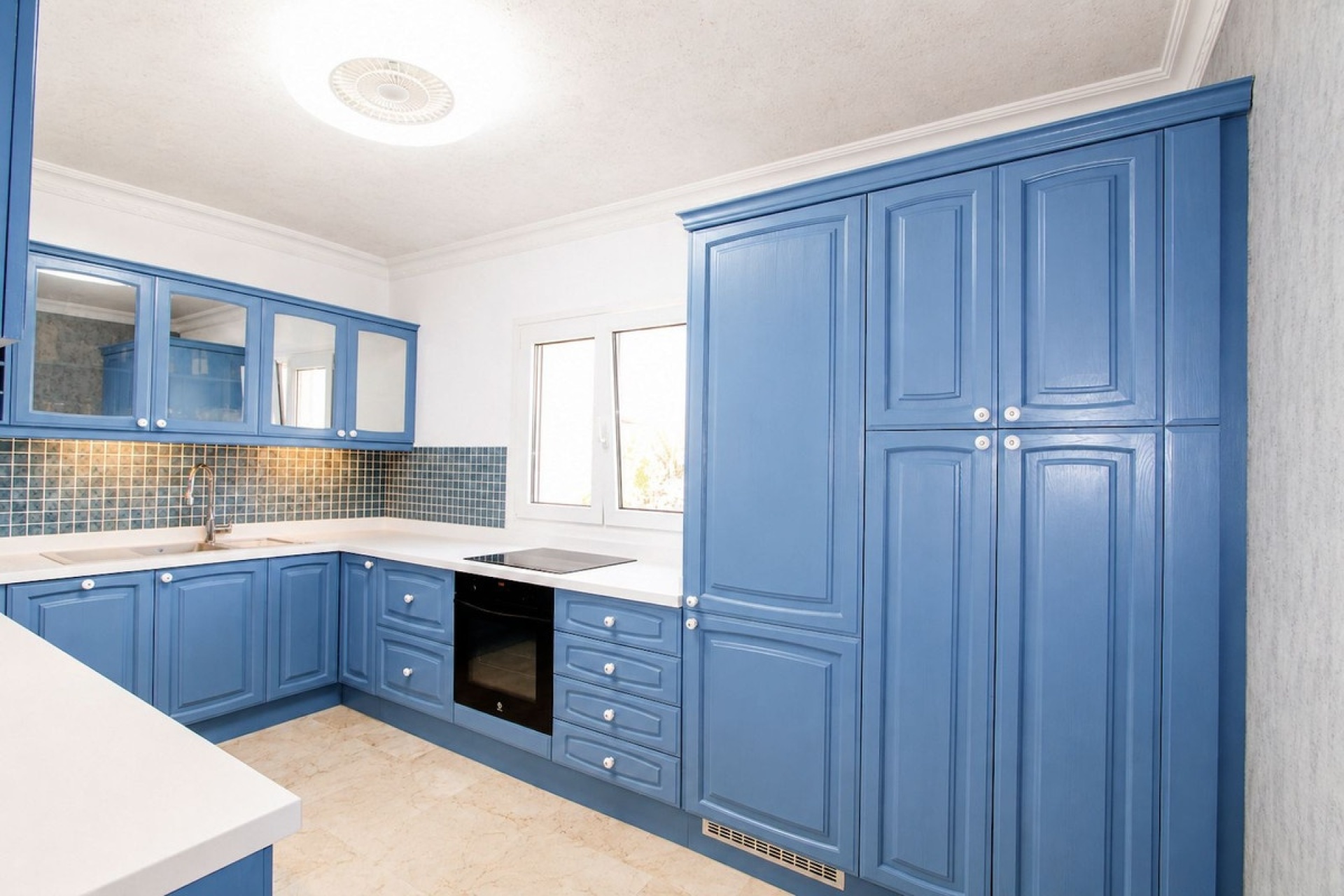 Resale - Villa - Marbella - Elviria