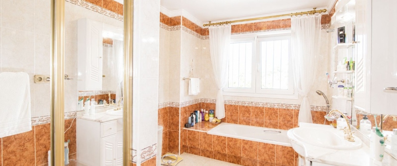 Resale - Villa - Marbella - Elviria