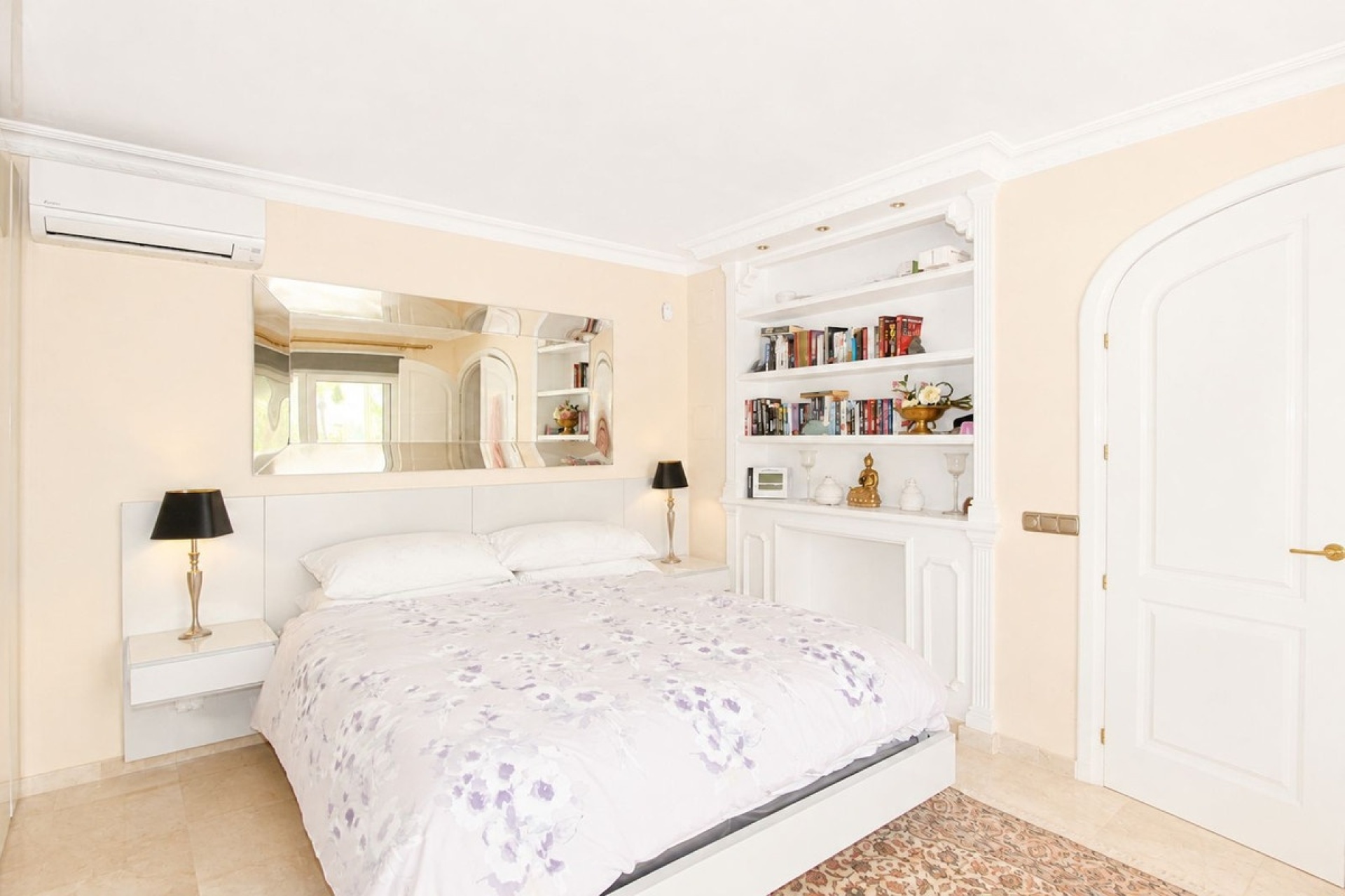 Resale - Villa - Marbella - Elviria