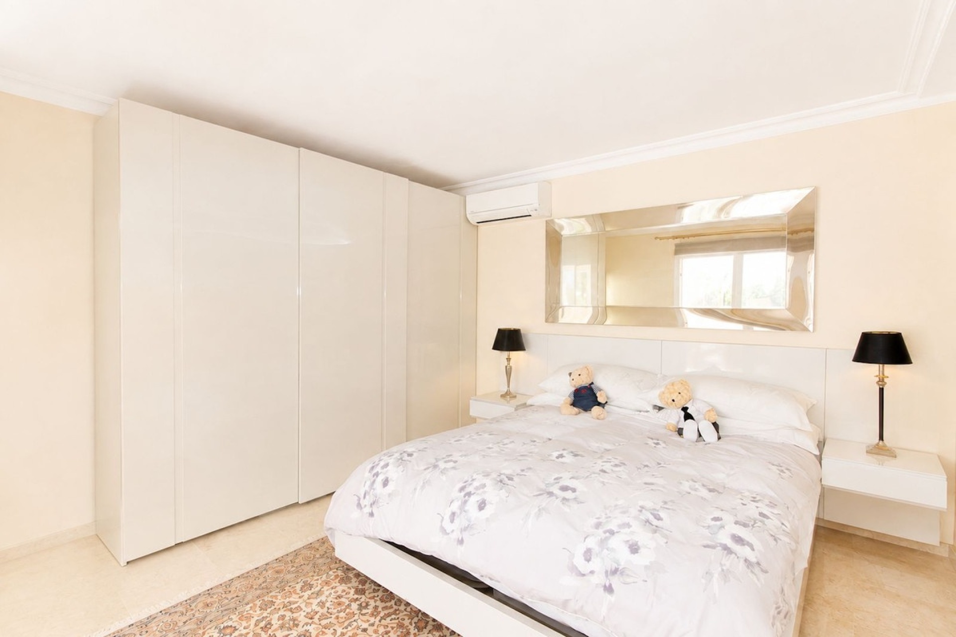 Resale - Villa - Marbella - Elviria