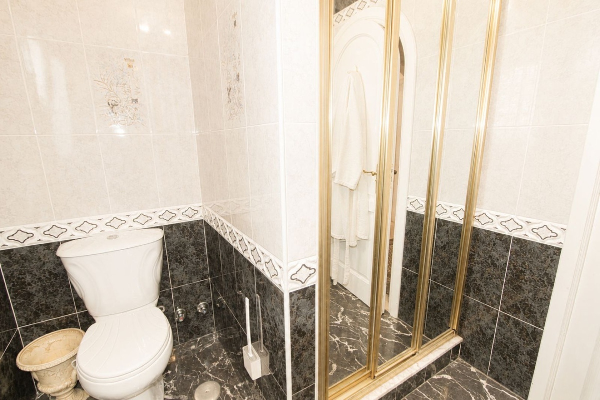Resale - Villa - Marbella - Elviria