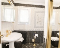 Resale - Villa - Marbella - Elviria