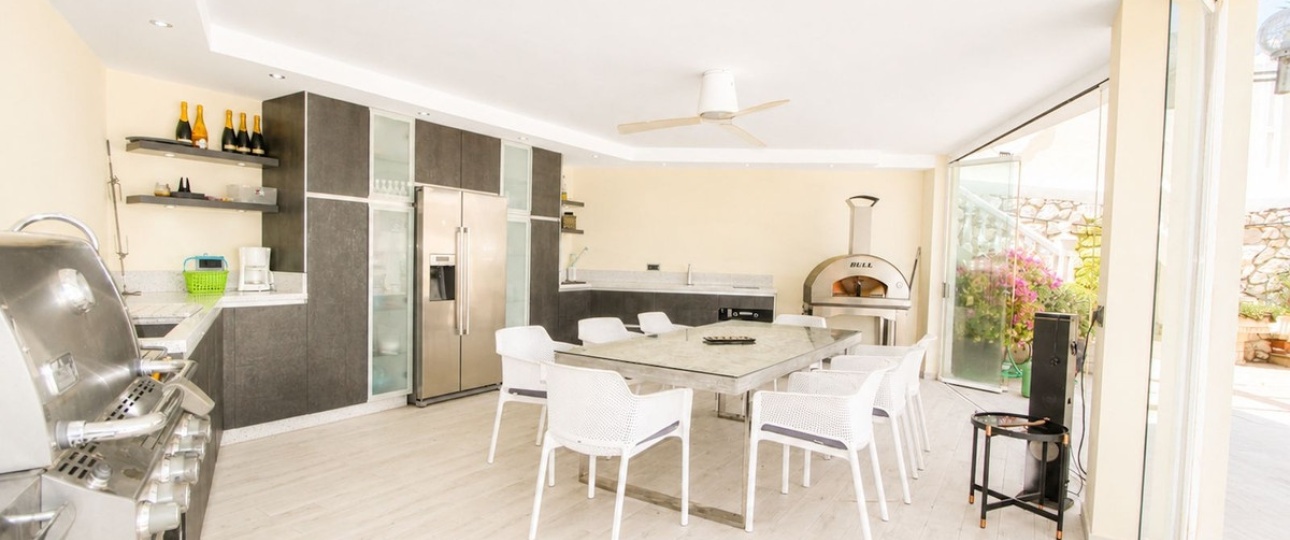Resale - Villa - Marbella - Elviria