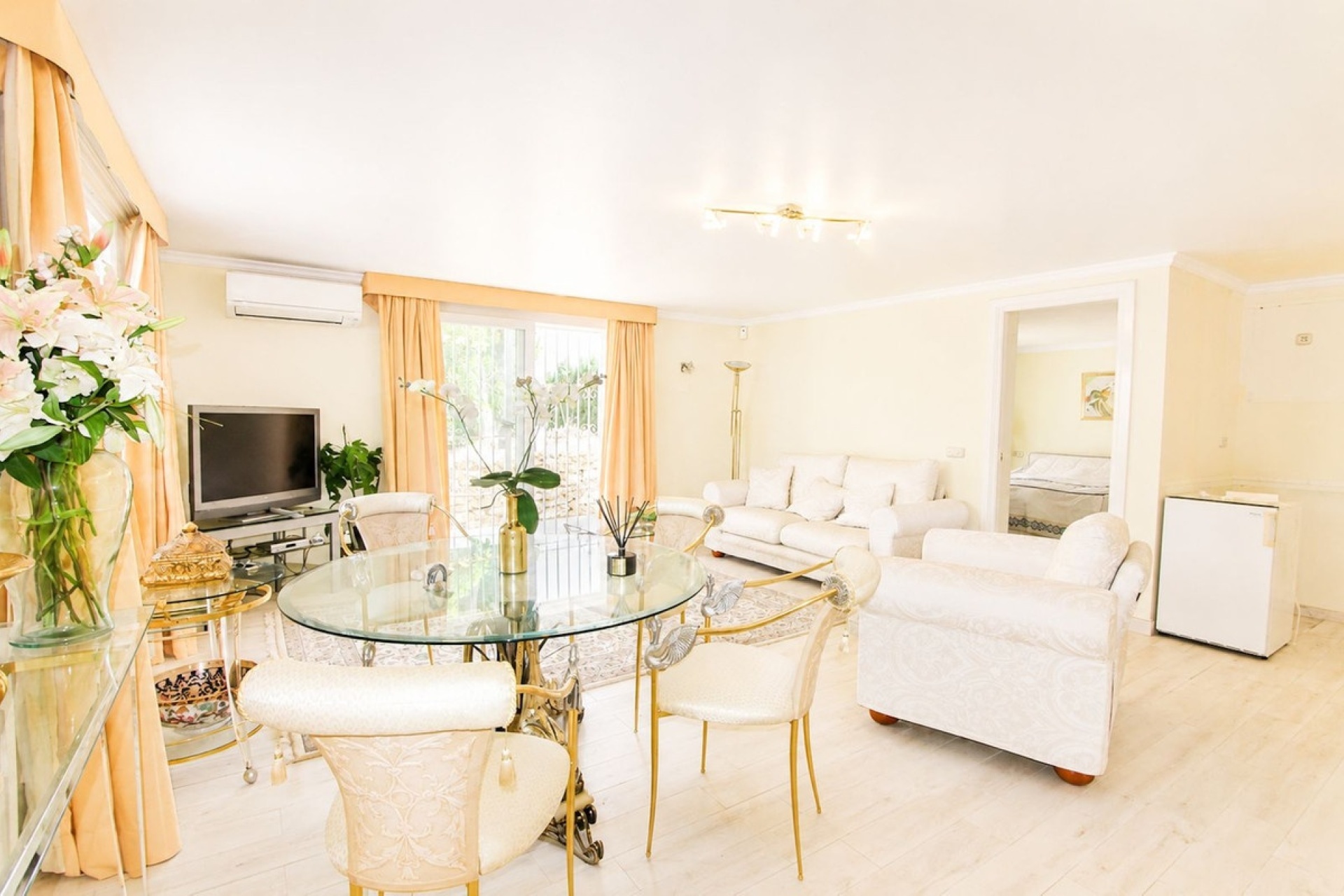 Resale - Villa - Marbella - Elviria
