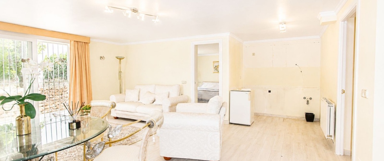 Resale - Villa - Marbella - Elviria