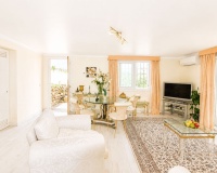 Resale - Villa - Marbella - Elviria