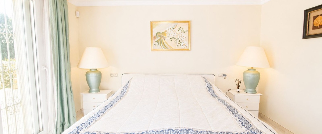 Resale - Villa - Marbella - Elviria